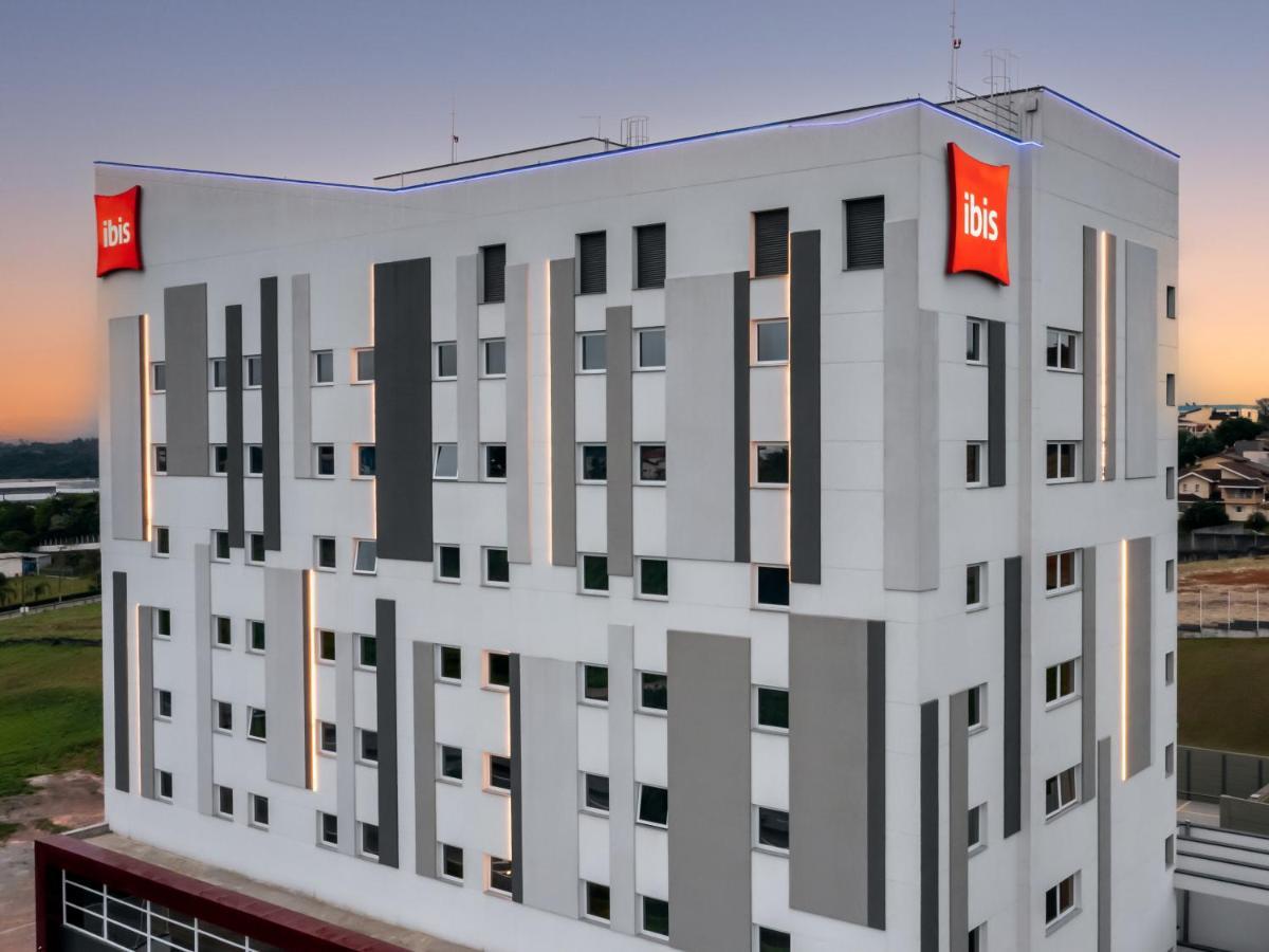 Ibis Aruja Hotel Exterior photo