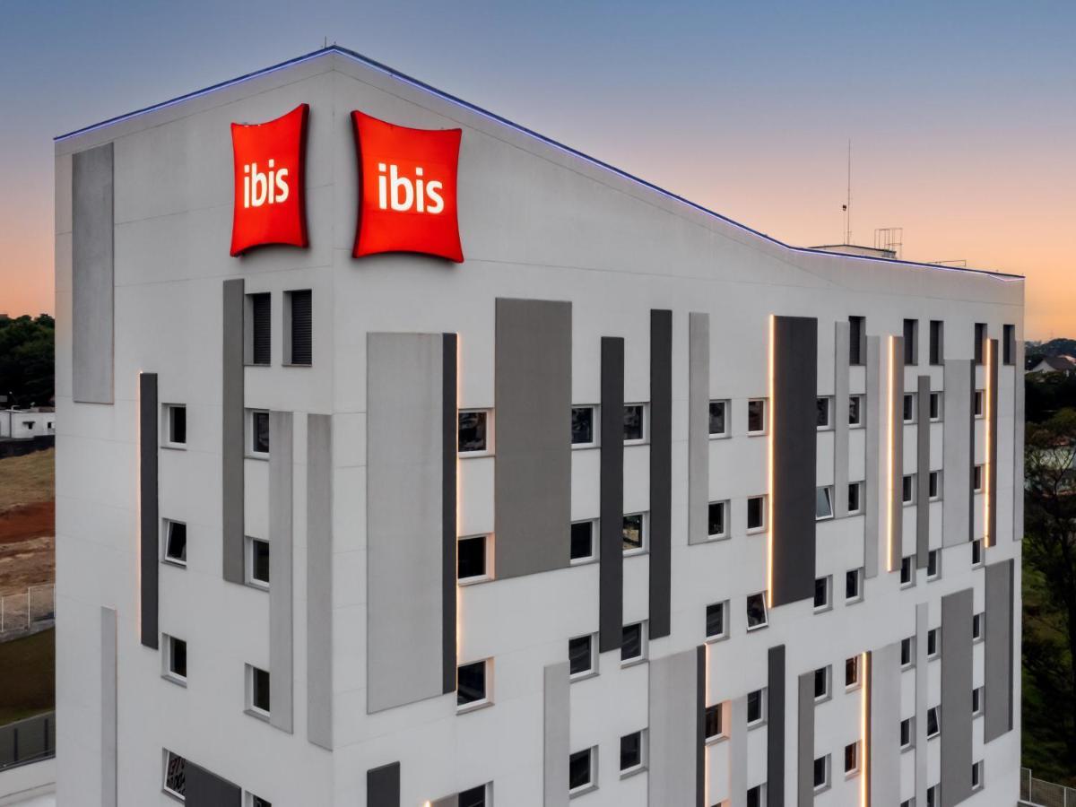 Ibis Aruja Hotel Exterior photo